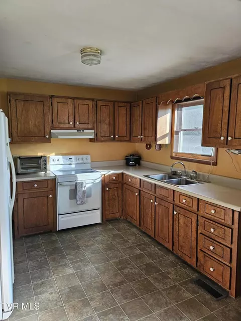 Kitchen - 345 E 4th Avenue Avenue Watauga Tn 37694, Watauga, TN 37694 photo 1 of 2
