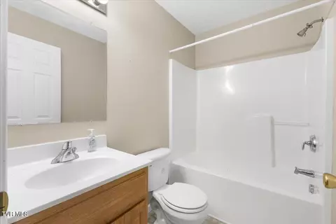 Bath - 529 Beaverview Drive Bristol Va 24201, Bristol, VA 24201 photo 2 of 2