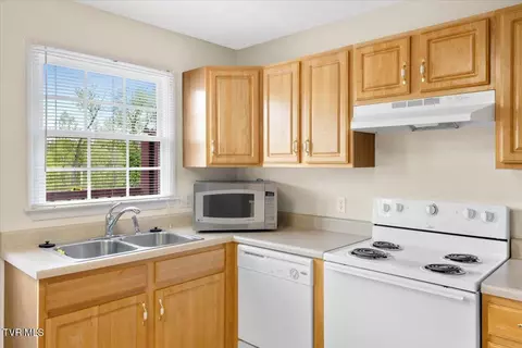 Kitchen - 529 Beaverview Drive Bristol Va 24201, Bristol, VA 24201 photo 2 of 4