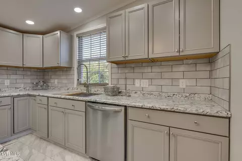 Kitchen - 625 Arrowhead Loop Midway Tn 37809, Midway, TN 37809 photo 3 of 4