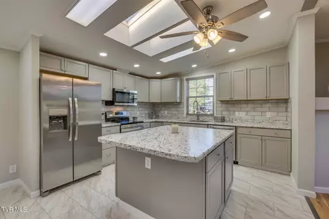 Kitchen - 625 Arrowhead Loop Midway Tn 37809, Midway, TN 37809 photo 2 of 4