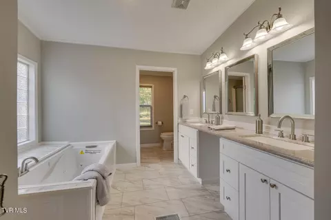 Bath - 625 Arrowhead Loop Midway Tn 37809, Midway, TN 37809 photo 1 of 4