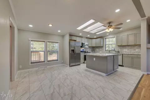 Kitchen - 625 Arrowhead Loop Midway Tn 37809, Midway, TN 37809 photo 1 of 4