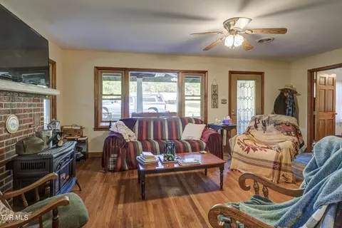 Living - 701 Bailey Lane Erwin Tn 37650, Erwin, TN 37650 photo 3 of 3