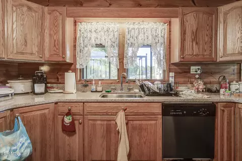 Kitchen - 701 Bailey Lane Erwin Tn 37650, Erwin, TN 37650 photo 3 of 4