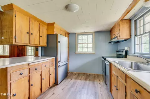 Kitchen - 357 Webb Road Piney Flats Tn 37686, Piney Flats, TN 37686 photo 2 of 2