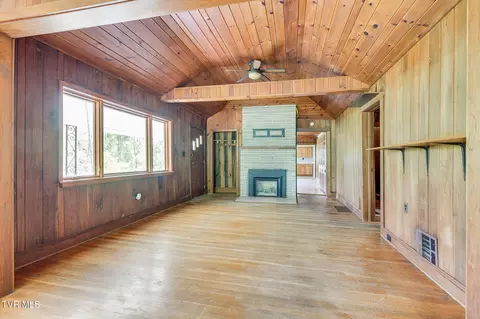 Living - 357 Webb Road Piney Flats Tn 37686, Piney Flats, TN 37686 photo 3 of 4