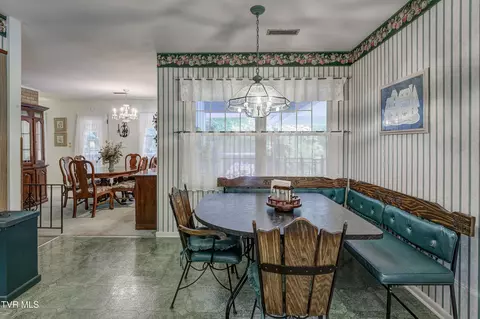 Dining - 600 Valley Avenue Erwin Tn 37650, Erwin, TN 37650 photo 2 of 4