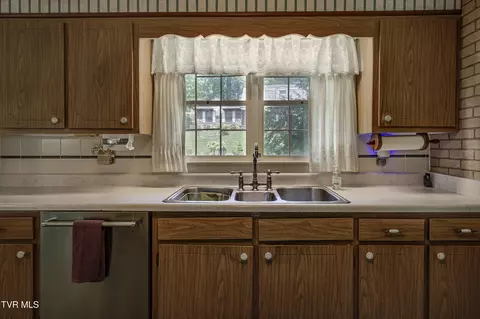 Kitchen - 600 Valley Avenue Erwin Tn 37650, Erwin, TN 37650 photo 3 of 4