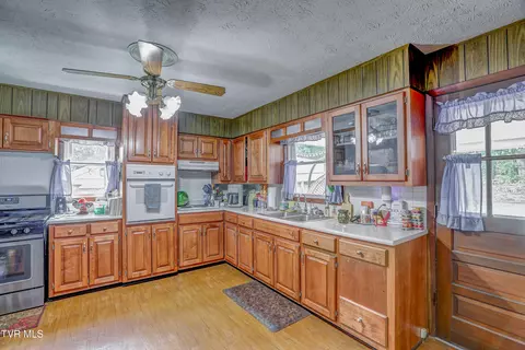 Kitchen - 135 Abc Road Limestone Tn 37681, Limestone, TN 37681 photo 4 of 5