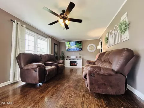 Living - 312 Colonial Circle Greeneville Tn 37745, Greeneville, TN 37745 photo 1 of 6