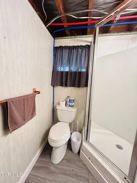 Bath - 312 Colonial Circle Greeneville Tn 37745, Greeneville, TN 37745 photo 4 of 5