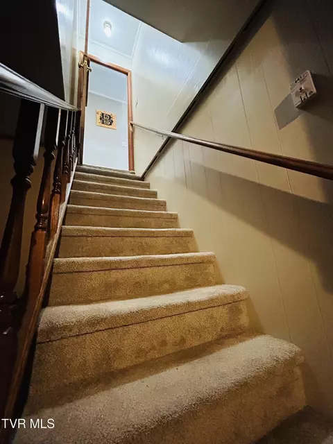 Entry Way - 312 Colonial Circle Greeneville Tn 37745, Greeneville, TN 37745 photo 6 of 8