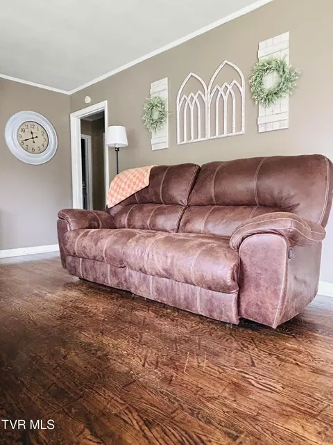 Living - 312 Colonial Circle Greeneville Tn 37745, Greeneville, TN 37745 photo 6 of 6