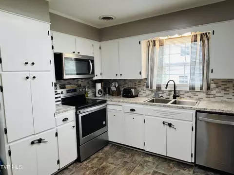 Kitchen - 312 Colonial Circle Greeneville Tn 37745, Greeneville, TN 37745 photo 6 of 6