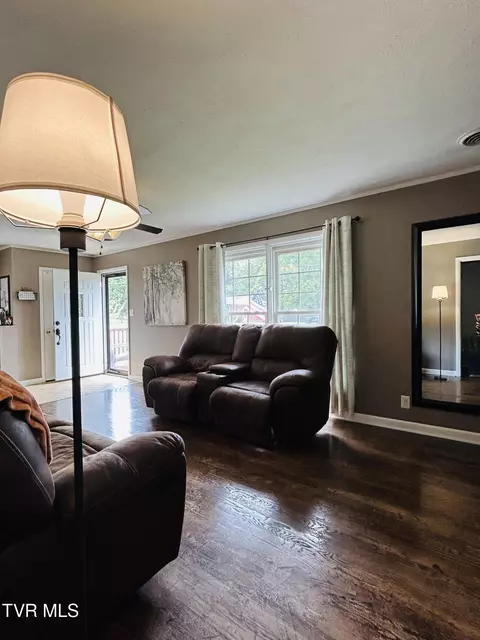 Living - 312 Colonial Circle Greeneville Tn 37745, Greeneville, TN 37745 photo 5 of 6
