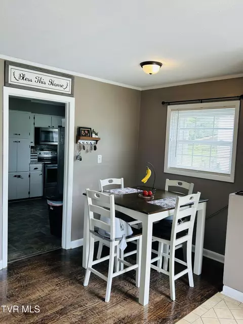 Dining - 312 Colonial Circle Greeneville Tn 37745, Greeneville, TN 37745 photo 1 of 2