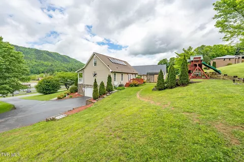 522 Crook Street Hampton Tn 37658, Hampton, TN 37658 photo 11