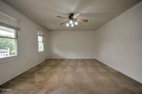 Living - 18505 Ironwood Loop Abingdon Va 24210, Abingdon, VA 24210 photo 2 of 4