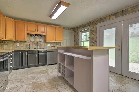 Kitchen - 18505 Ironwood Loop Abingdon Va 24210, Abingdon, VA 24210 photo 6 of 11