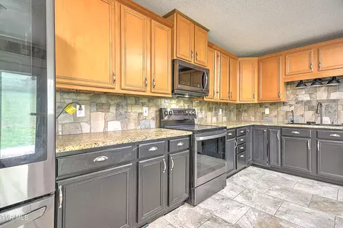 Kitchen - 18505 Ironwood Loop Abingdon Va 24210, Abingdon, VA 24210 photo 7 of 11