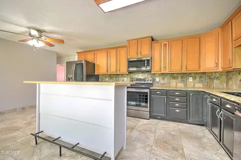 Kitchen - 18505 Ironwood Loop Abingdon Va 24210, Abingdon, VA 24210 photo 1 of 11
