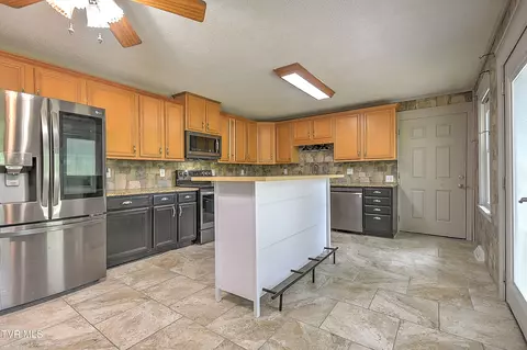 Kitchen - 18505 Ironwood Loop Abingdon Va 24210, Abingdon, VA 24210 photo 2 of 11