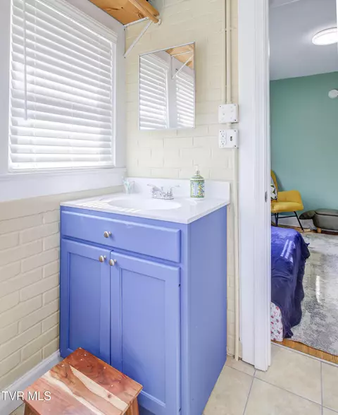 Bath - 326 Cherry Street Greeneville Tn 37745, Greeneville, TN 37745 photo 2 of 4