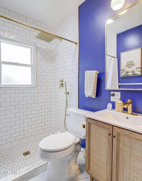 Bath - 326 Cherry Street Greeneville Tn 37745, Greeneville, TN 37745 photo 1 of 4