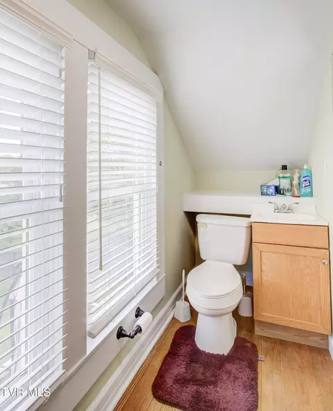 Bath - 326 Cherry Street Greeneville Tn 37745, Greeneville, TN 37745 photo 4 of 4