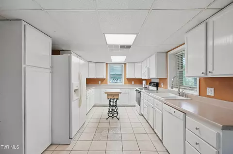 Kitchen - 8020 Rock Switch Road Wise Va 24293, Wise, VA 24293 photo 1 of 2