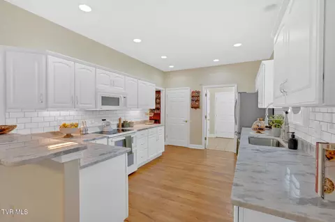 Kitchen - 5 Fox Run Lane Johnson City Tn 37604, Johnson City, TN 37604 photo 1 of 3
