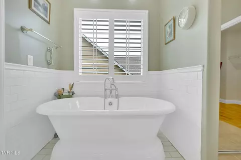 Bath - 5 Fox Run Lane Johnson City Tn 37604, Johnson City, TN 37604 photo 3 of 5