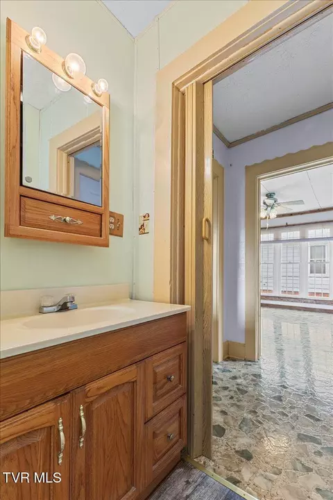 Bath - 648 Maple Avenue Erwin Tn 37650, Erwin, TN 37650 photo 2 of 2