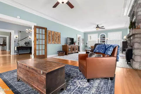 Living - 2107 Bartlett Street Johnson City Tn 37601, Johnson City, TN 37601 photo 3 of 8