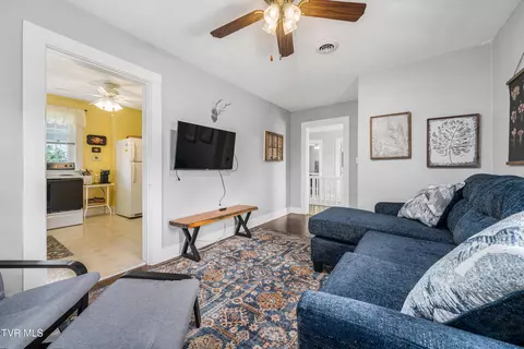 Living - 2107 Bartlett Street Johnson City Tn 37601, Johnson City, TN 37601 photo 8 of 8