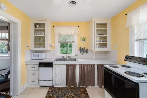 Kitchen - 2107 Bartlett Street Johnson City Tn 37601, Johnson City, TN 37601 photo 5 of 6