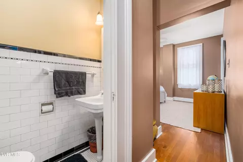 Bath - 2107 Bartlett Street Johnson City Tn 37601, Johnson City, TN 37601 photo 6 of 7