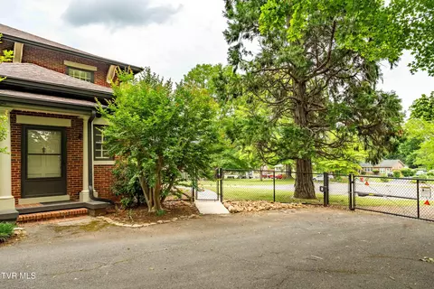 Exterior - 2107 Bartlett Street Johnson City Tn 37601, Johnson City, TN 37601 photo 16 of 29