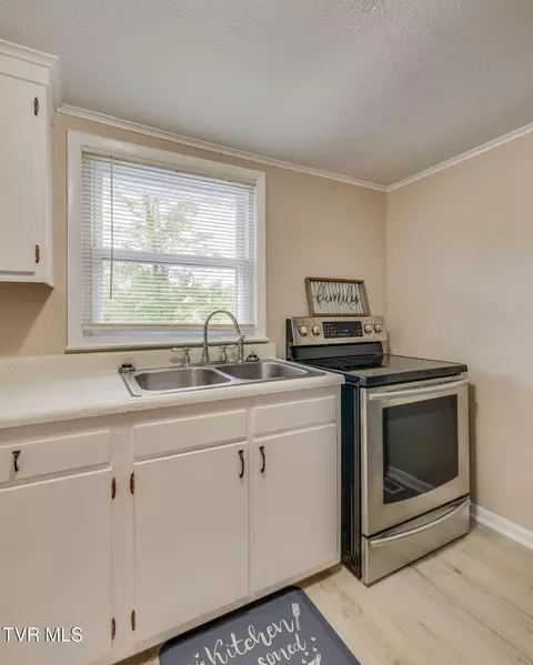 Kitchen - 1774 Highway 93 Fall Branch Tn 37656, Fall Branch, TN 37656 photo 3 of 3