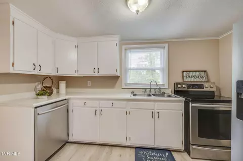 Kitchen - 1774 Highway 93 Fall Branch Tn 37656, Fall Branch, TN 37656 photo 1 of 3