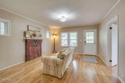 Living - 1774 Highway 93 Fall Branch Tn 37656, Fall Branch, TN 37656 photo 2 of 2
