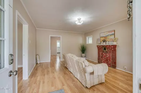 Living - 1774 Highway 93 Fall Branch Tn 37656, Fall Branch, TN 37656 photo 1 of 2