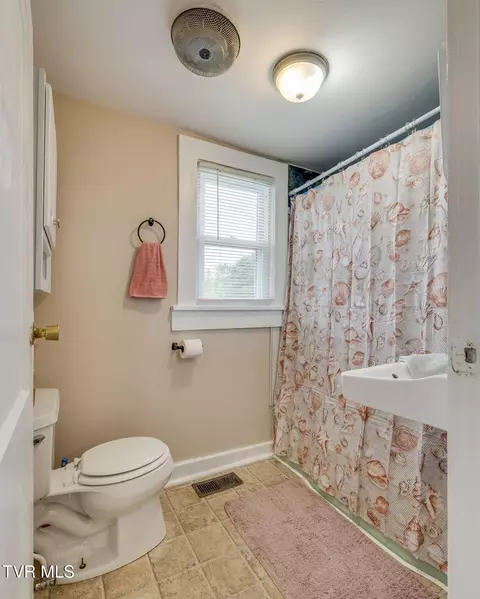 Bath - 1774 Highway 93 Fall Branch Tn 37656, Fall Branch, TN 37656 photo 1 of 1