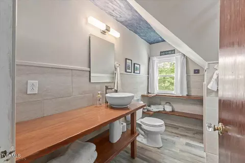 Bath - 71 Thistle Cove Greeneville Tn 37745, Greeneville, TN 37745 photo 4 of 7