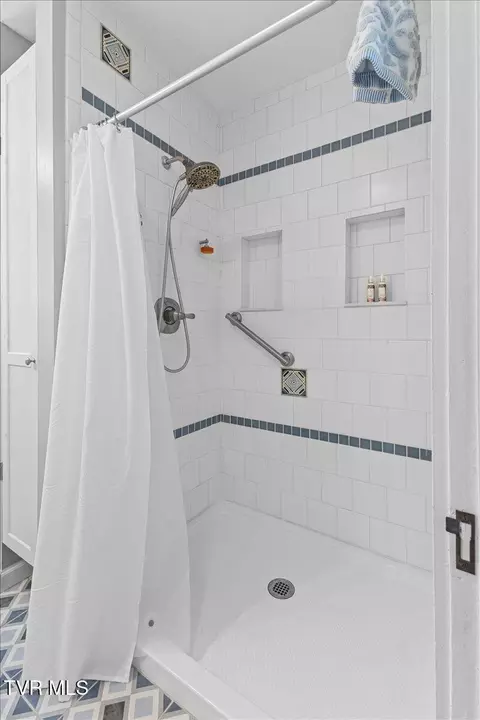 Bath - 71 Thistle Cove Greeneville Tn 37745, Greeneville, TN 37745 photo 3 of 7