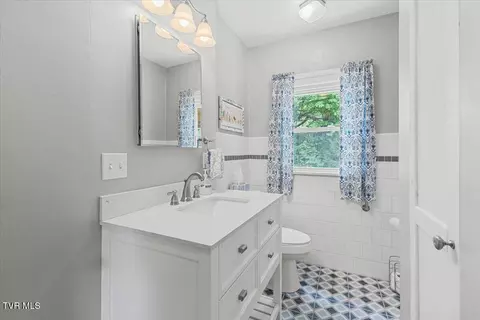 Bath - 71 Thistle Cove Greeneville Tn 37745, Greeneville, TN 37745 photo 2 of 7