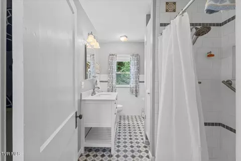 Bath - 71 Thistle Cove Greeneville Tn 37745, Greeneville, TN 37745 photo 1 of 7