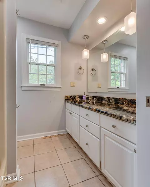 Bath - 1101 E 8th Avenue 5 Johnson City Tn 37601, Johnson City, TN 37601 photo 2 of 3