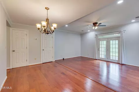 Living - 1101 E 8th Avenue 5 Johnson City Tn 37601, Johnson City, TN 37601 photo 1 of 3